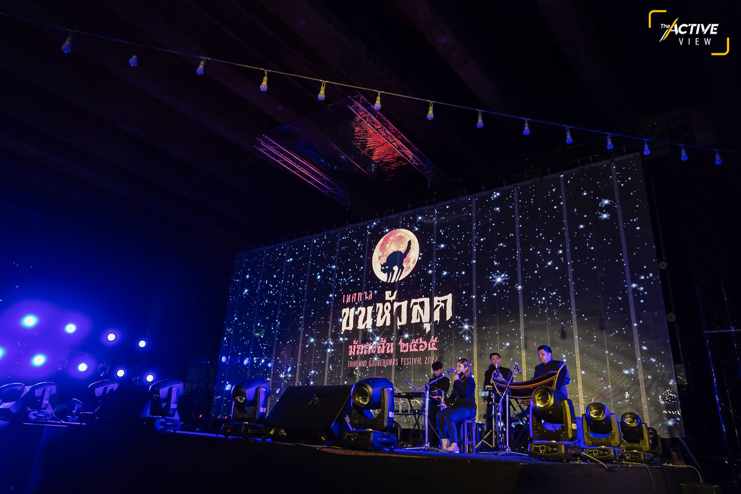 เวทีกลาง มีการแสดงโชว์ดนตรีไทย-สากล ต่อเนื่อง ในบริเวณโดยรอบจัดแสดงนิทรรศการพระพุทธรูปศักดิ์สิทธิ์ของไทย 5 ภูมิภาค กิจกรรมดูดวงไพ่ยิปซีกับหมอดู เหมาะกับ “สายมู” “สายบูชา”
